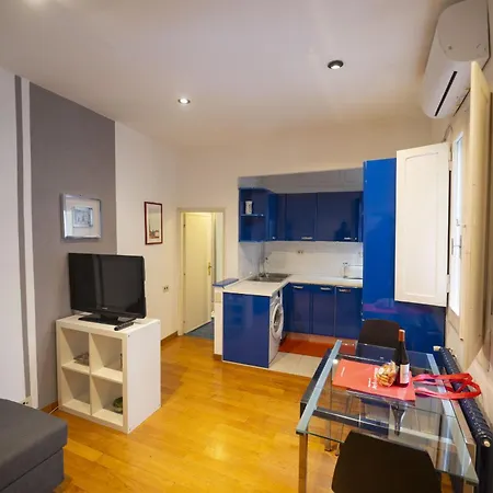 Cozy 2br Near Piazza Navona Apartment